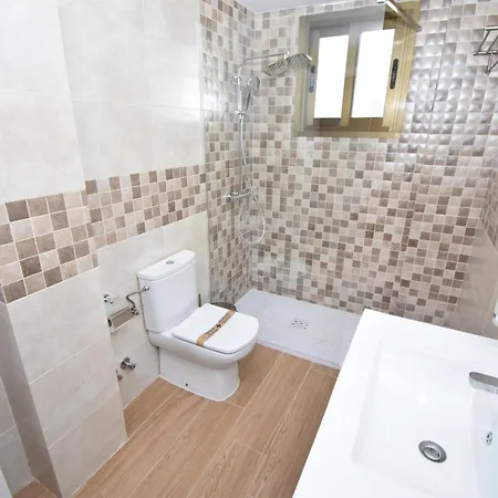 Modern Walking Distance To Shops And Апартаменты *