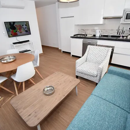 Апартаменты Modern Walking Distance To Shops And *